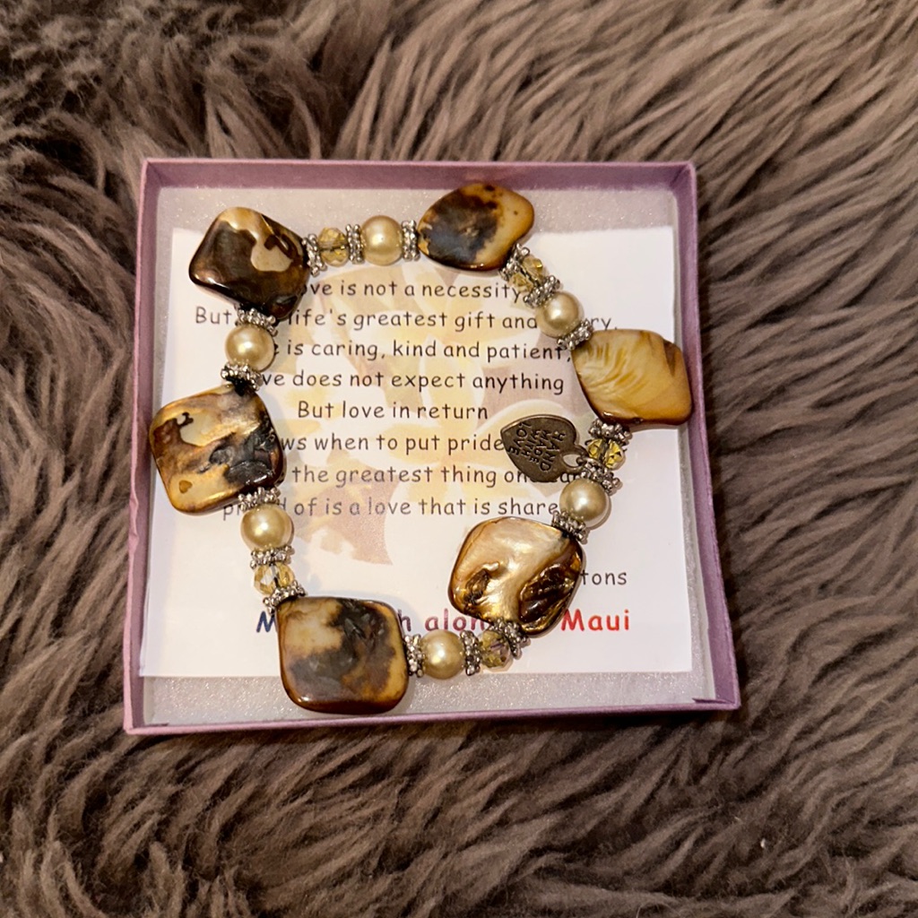 Brand New Handmade Shell Bracelet From Maui Paul Bartons Brand New Handmade Shell Bracelet From Maui Paul Bartons